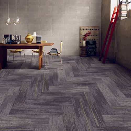 Kolay temizlenir karo halı Darwin 22 ıslak veya kuru temizliğe uygundur.