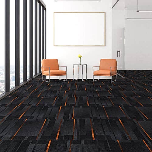 Antrasit desenli karo halı Pasteur 15 zemini olduğundan daha uzun gösterir.