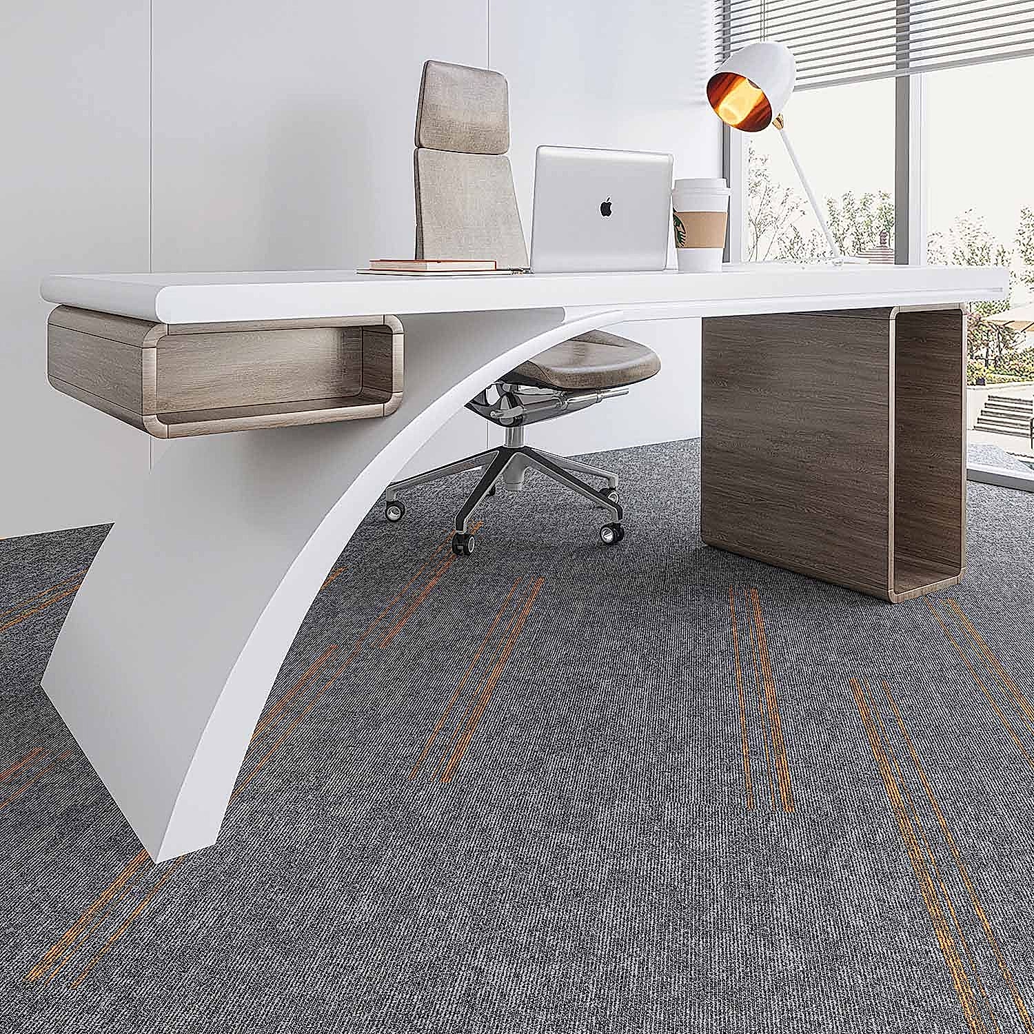 Matisse 2105 kolay temizlenebilir karo halı olmasıyla pratik kullanım sunar.